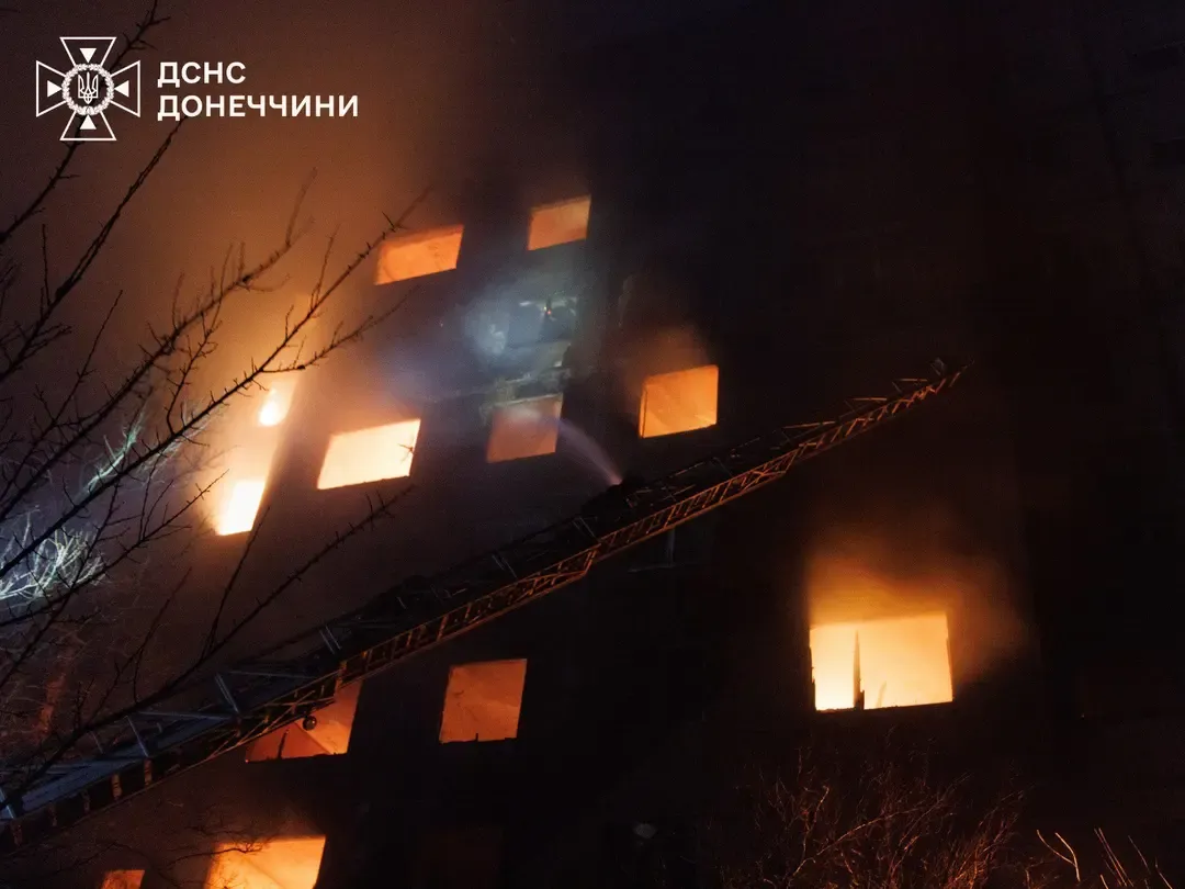 Краматорськ під атакою: безпілотник Росії влучив у багатоповерхівку,є загиблий