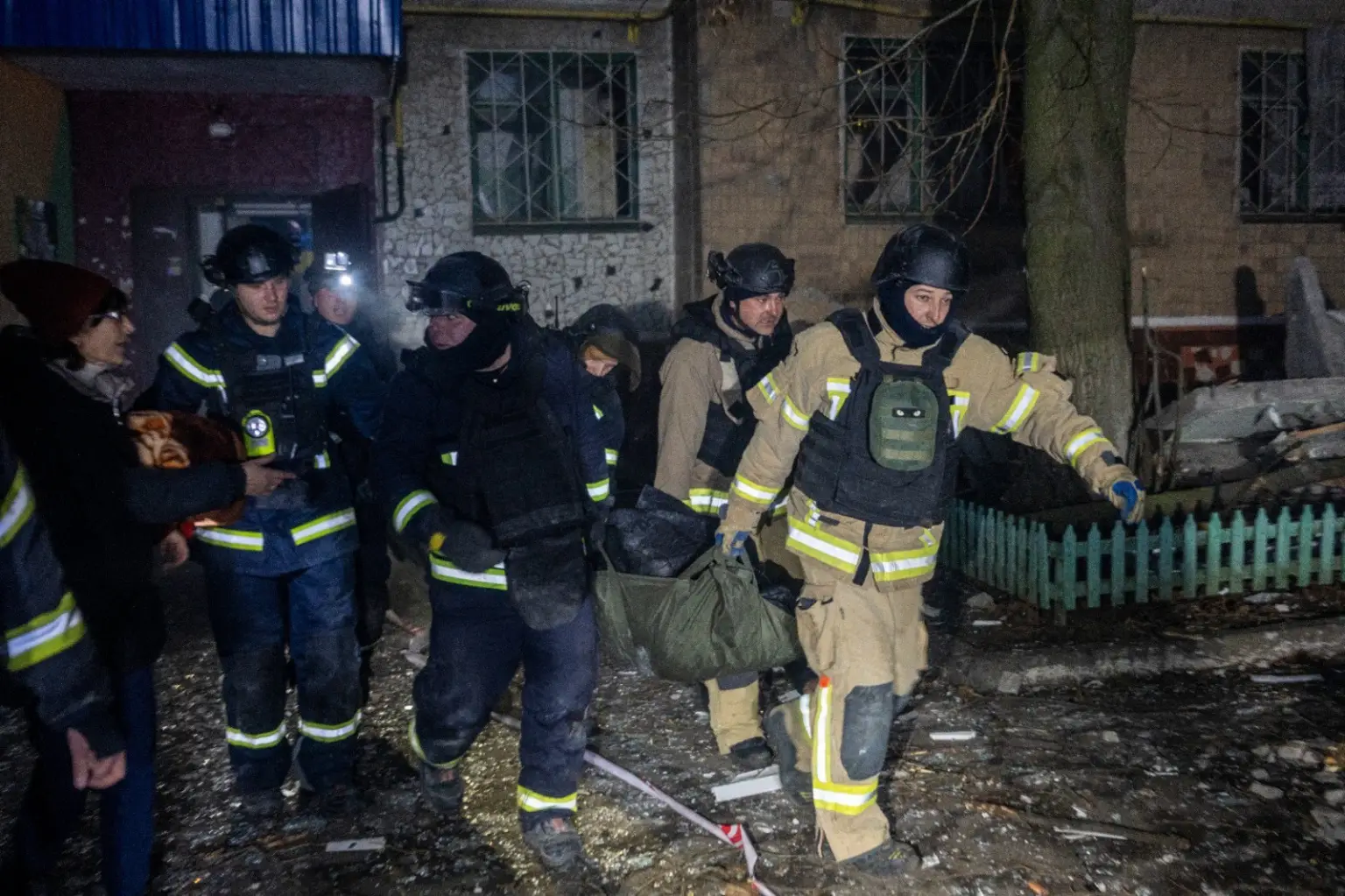 Краматорськ під атакою: безпілотник Росії влучив у багатоповерхівку,є загиблий