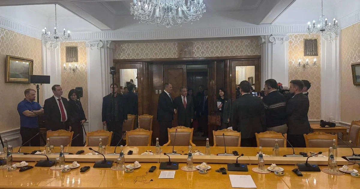 Китайський міністр закордонних справ Ван Ї та спецпосланець США Віткофф одночасно прибули до Москви