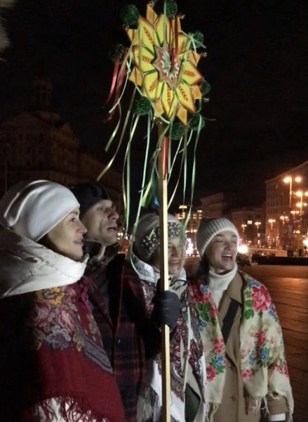 Майдан Незалежності прикрасив 7-метровий Дідух: символ Різдва в центрі Києва
