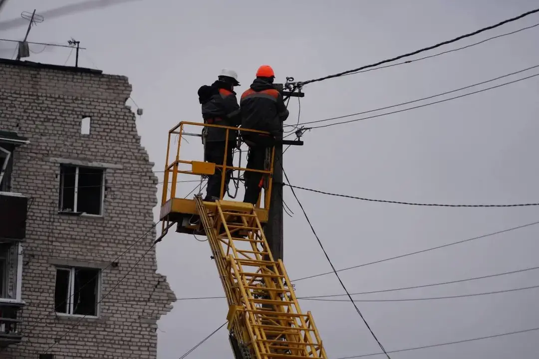 Різдвяні атаки: п’ять областей залишилися без світла через обстріли росіян