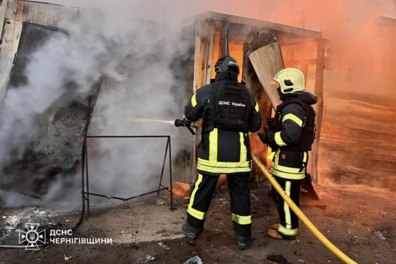 Обстріл Чернігова: російський дрон влучив у багатоповерхівку