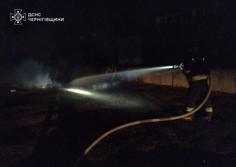 Обстріл Чернігова: російський дрон влучив у багатоповерхівку