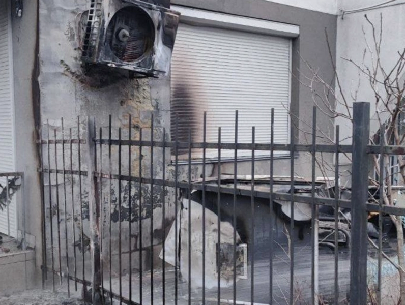 На Берестейському проспекті вогонь охопив фасад будинку після загоряння генератора