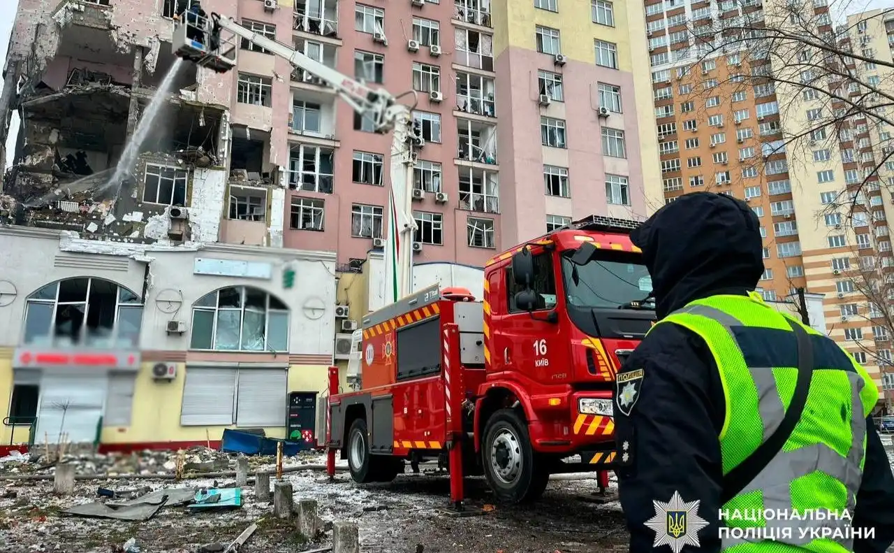 Наслідки чергової атаки на Київ: десятки постраждалих та масові відключення