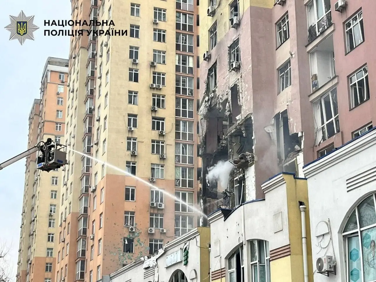 Наслідки чергової атаки на Київ: десятки постраждалих та масові відключення