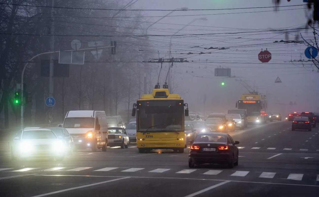 Негода в Києві: ожеледиця у столиці та області може ускладнити рух транспорту