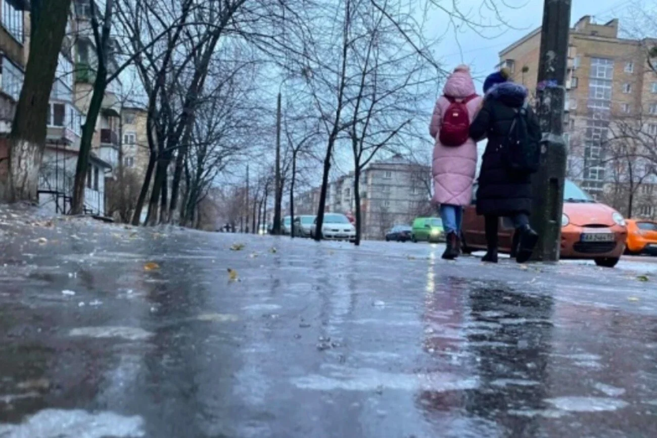 Морозна доба на Київщині: сніг місцями й слизькі дороги