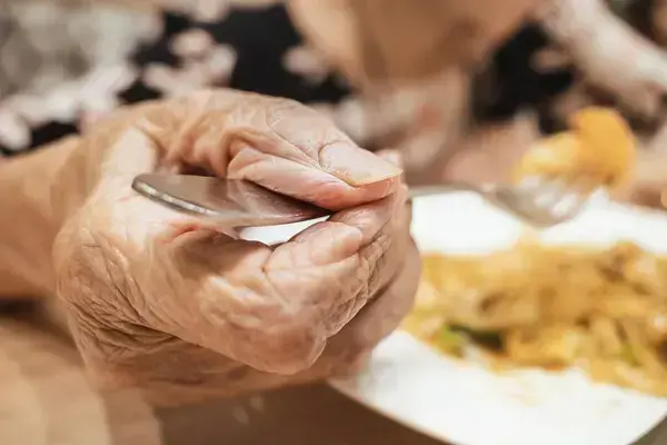 У Києві запроваджують регулярне гаряче харчування для вразливих мешканців