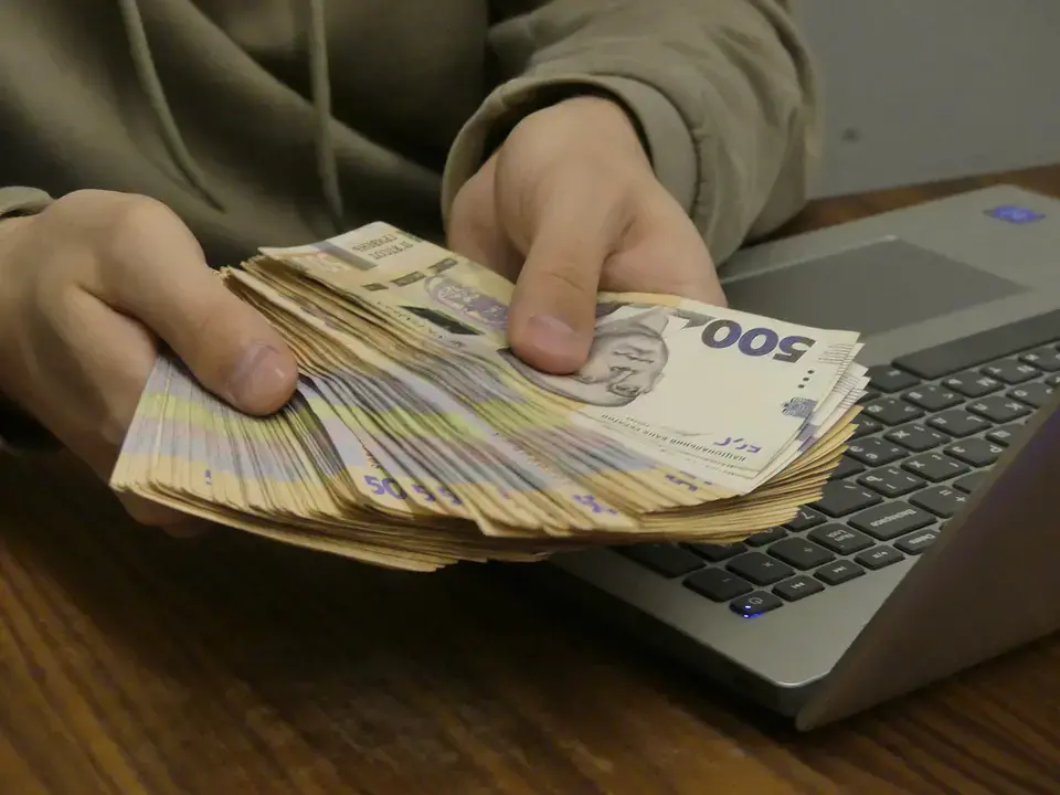 Поза банківськими сейфами: чому українці дедалі частіше обирають готівку