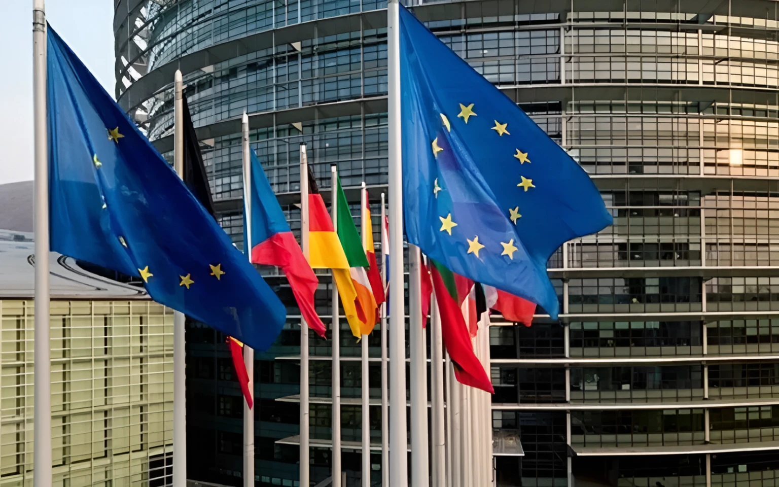 ЄС розблокував 90 мільярдів євро для Києва: Угорщина відмовилася від вето