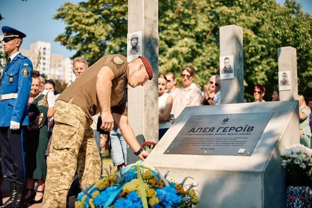 Скандал у Києві: родини загиблих воїнів вимагають демонтувати нову Алею Героїв