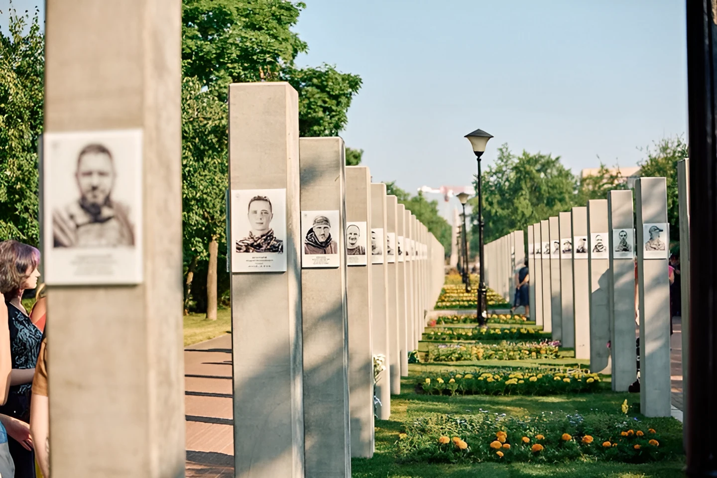 Скандал у Києві: родини загиблих воїнів вимагають демонтувати нову Алею Героїв