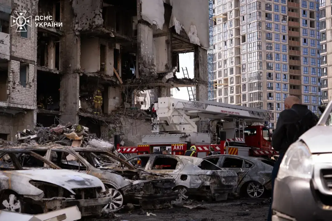 Рятувальники деблокували тіло ще одного загиблого у Подільському районі Києва
