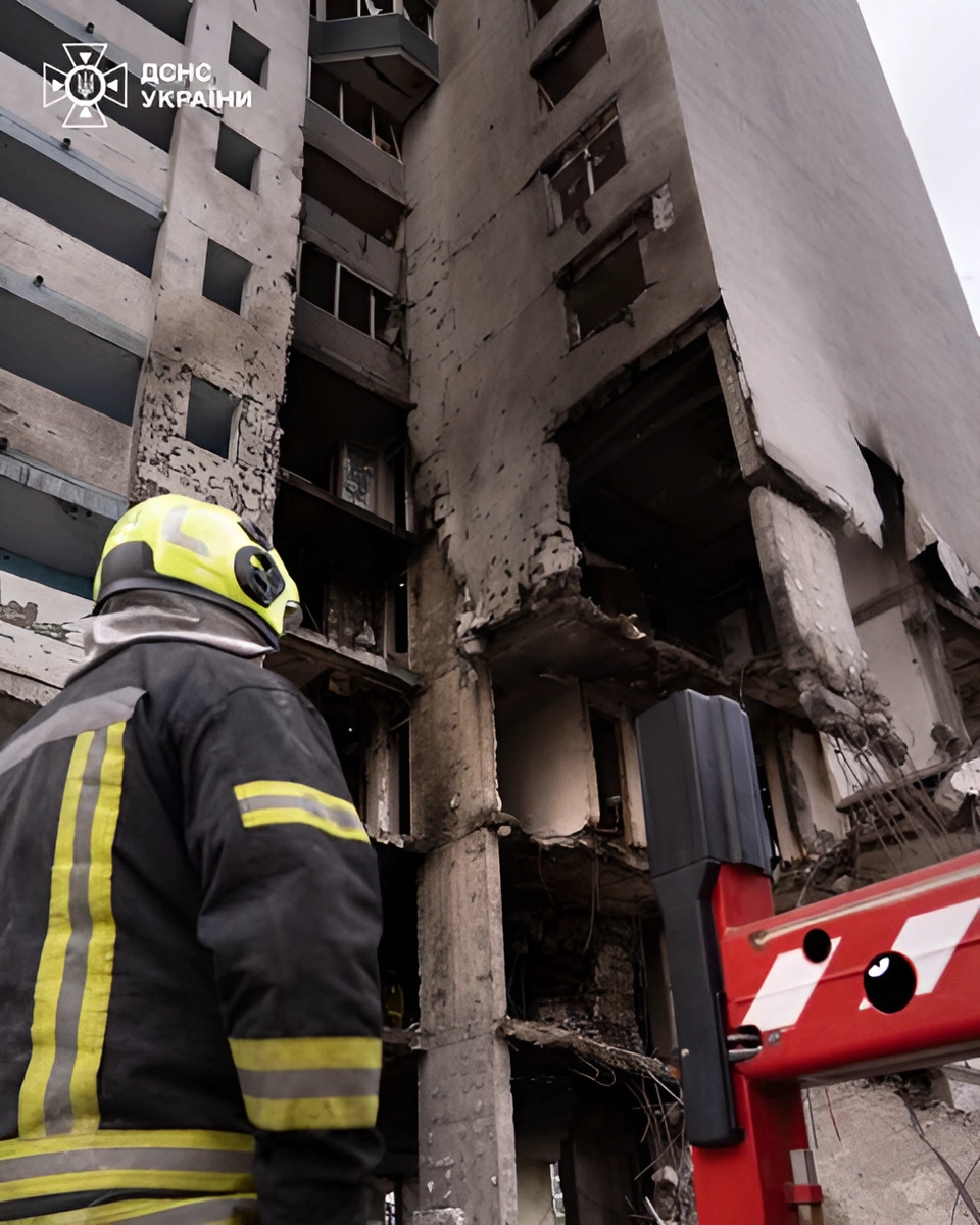 Рятувальники деблокували тіло ще одного загиблого у Подільському районі Києва